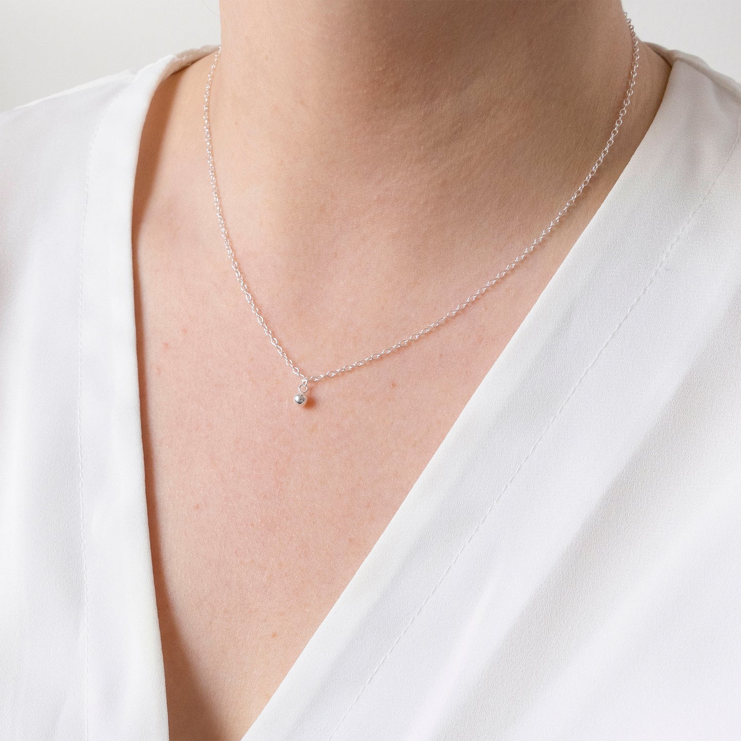 Minimal Ball Necklace