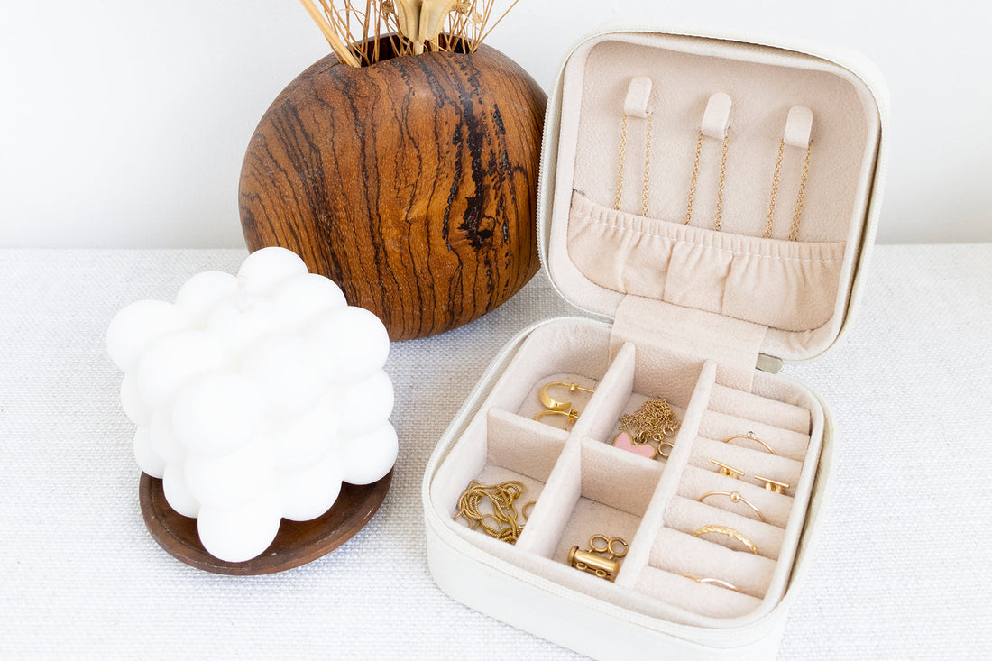 Travelling With Jewellery: 5 Packing Tips