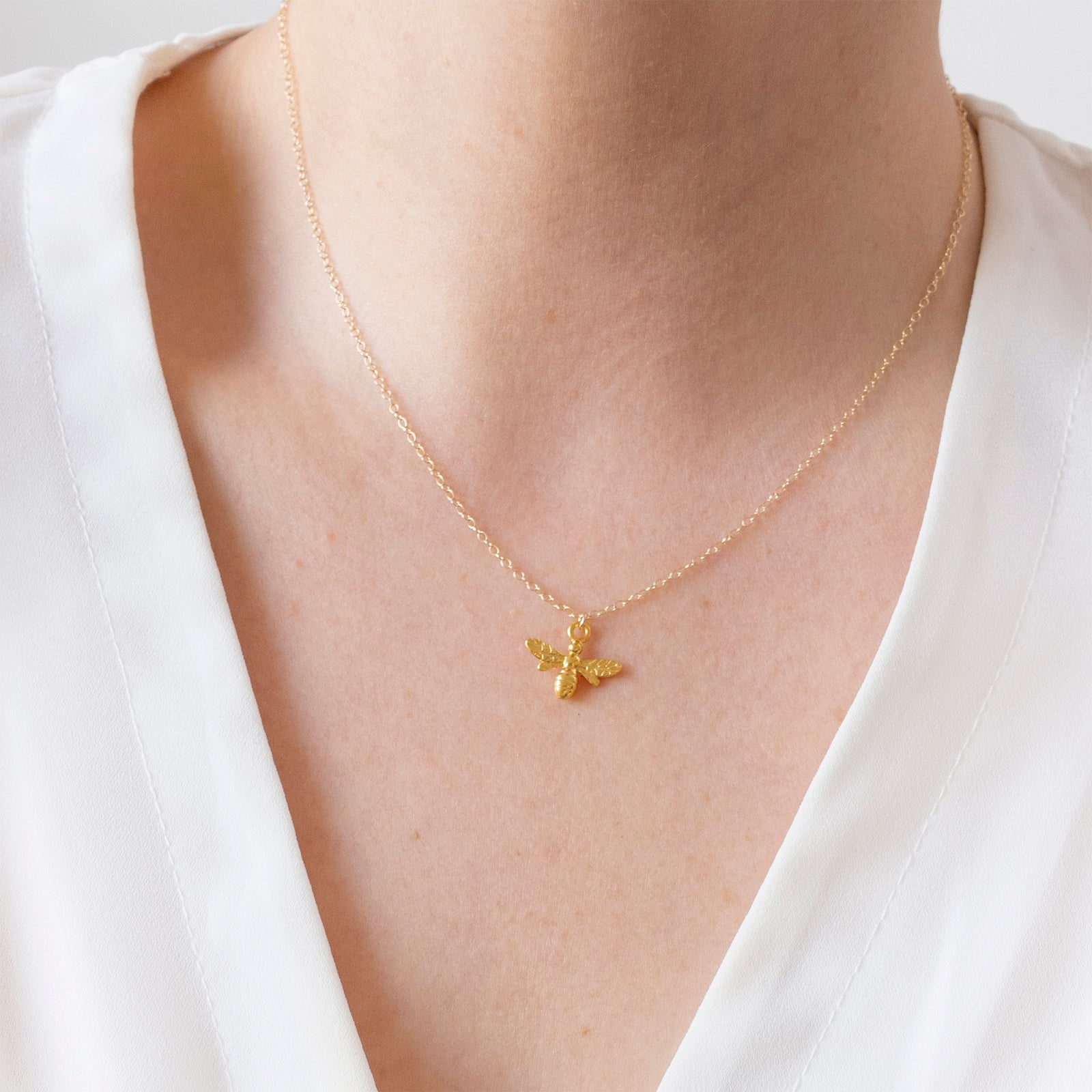The Green Bee Necklace in Gold (46cm)