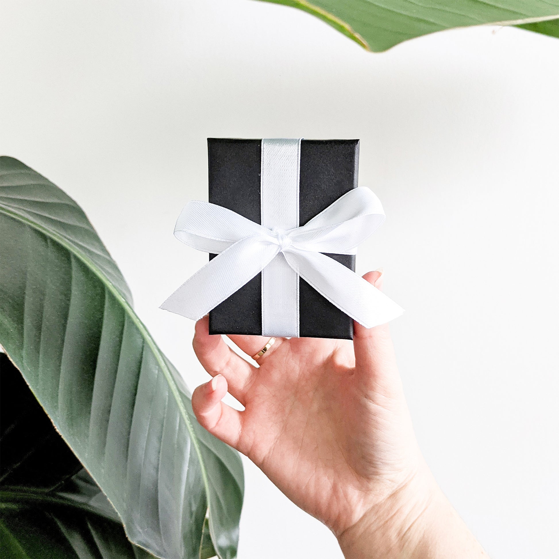 Minimal Eco-Friendly Jewellery Gift Wrapping